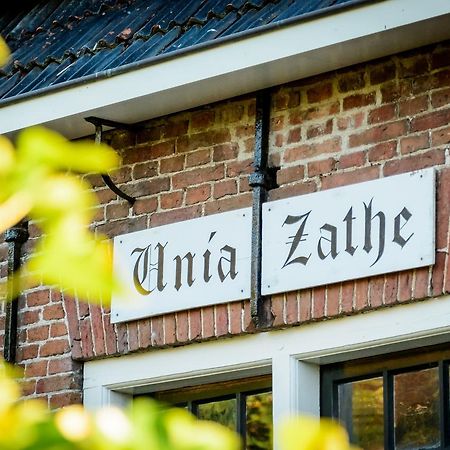 Ee Unia Zathe Bed & Breakfast エクステリア 写真